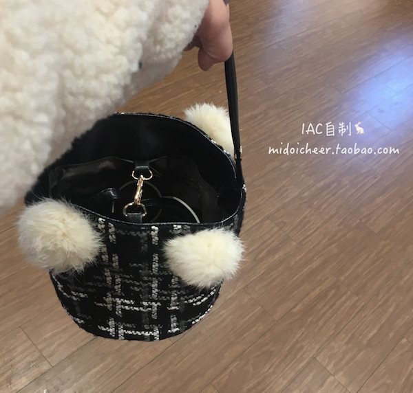 Limited Edition Winter Rabbit Fur Crossbody Bucket Bag - Woolen Handbag with Small Tail Design