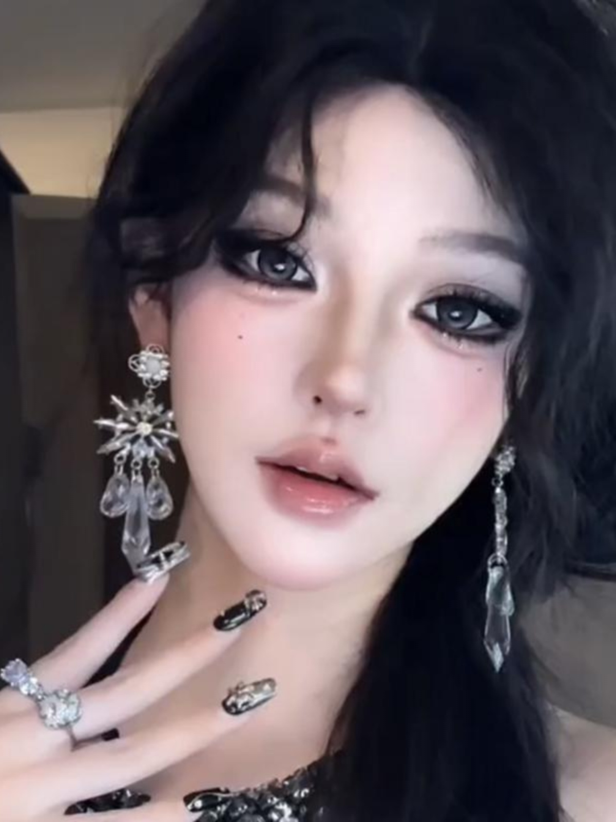 Long Tassel Silver Crystal Flower Dangle Earrings - Water Drop Design, Light Luxury High-End Studs for Women, Elegant Fashion Statement Long Tassel Silver Crystal Flower Dangle Earrings - Water Drop Design, Light Luxury High-End Studs for Women, Elegant Fashion Statement