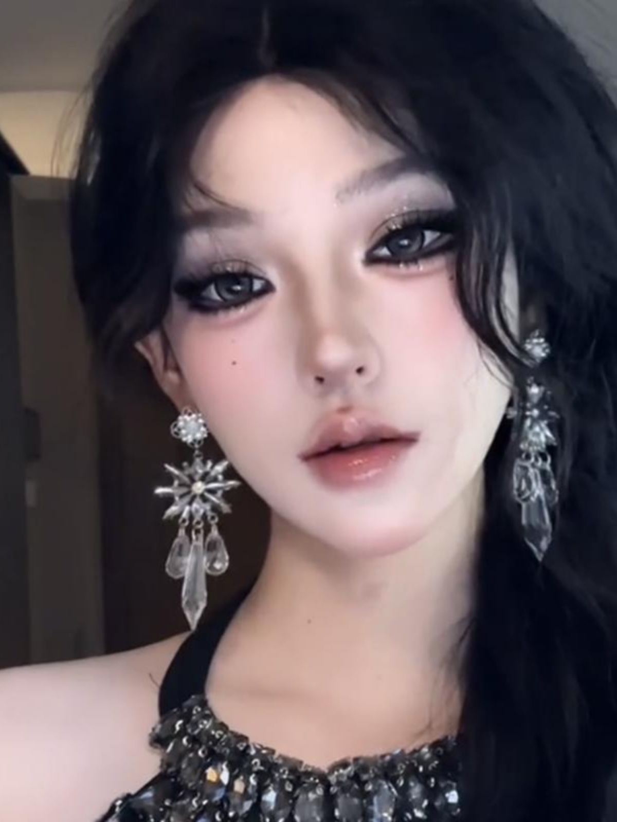 Long Tassel Silver Crystal Flower Dangle Earrings - Water Drop Design, Light Luxury High-End Studs for Women, Elegant Fashion Statement Long Tassel Silver Crystal Flower Dangle Earrings - Water Drop Design, Light Luxury High-End Studs for Women, Elegant Fashion Statement