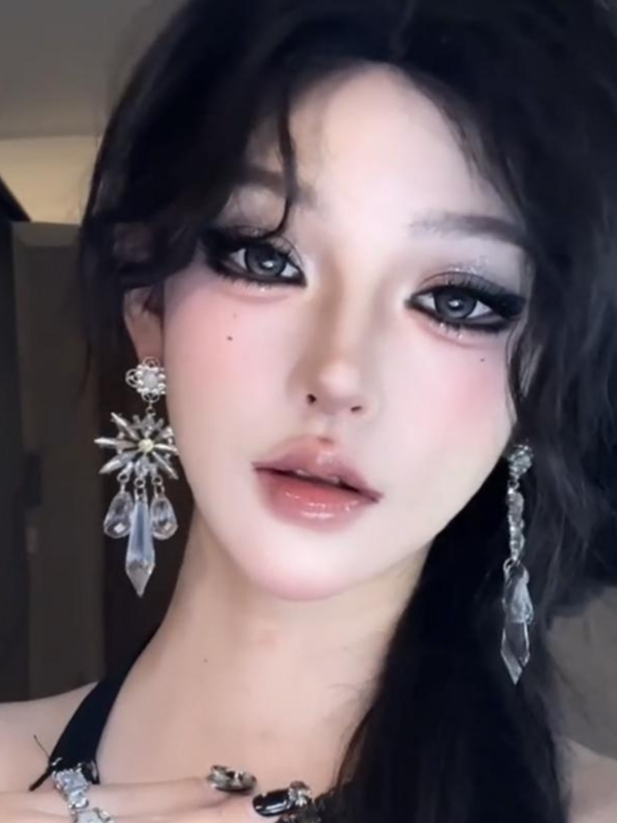 Long Tassel Silver Crystal Flower Dangle Earrings - Water Drop Design, Light Luxury High-End Studs for Women, Elegant Fashion Statement Long Tassel Silver Crystal Flower Dangle Earrings - Water Drop Design, Light Luxury High-End Studs for Women, Elegant Fashion Statement