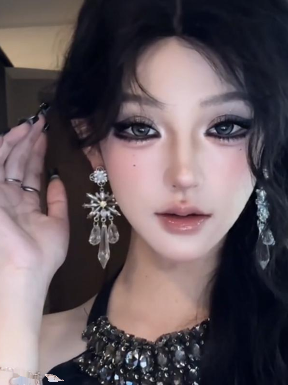 Long Tassel Silver Crystal Flower Dangle Earrings - Water Drop Design, Light Luxury High-End Studs for Women, Elegant Fashion Statement Long Tassel Silver Crystal Flower Dangle Earrings - Water Drop Design, Light Luxury High-End Studs for Women, Elegant Fashion Statement