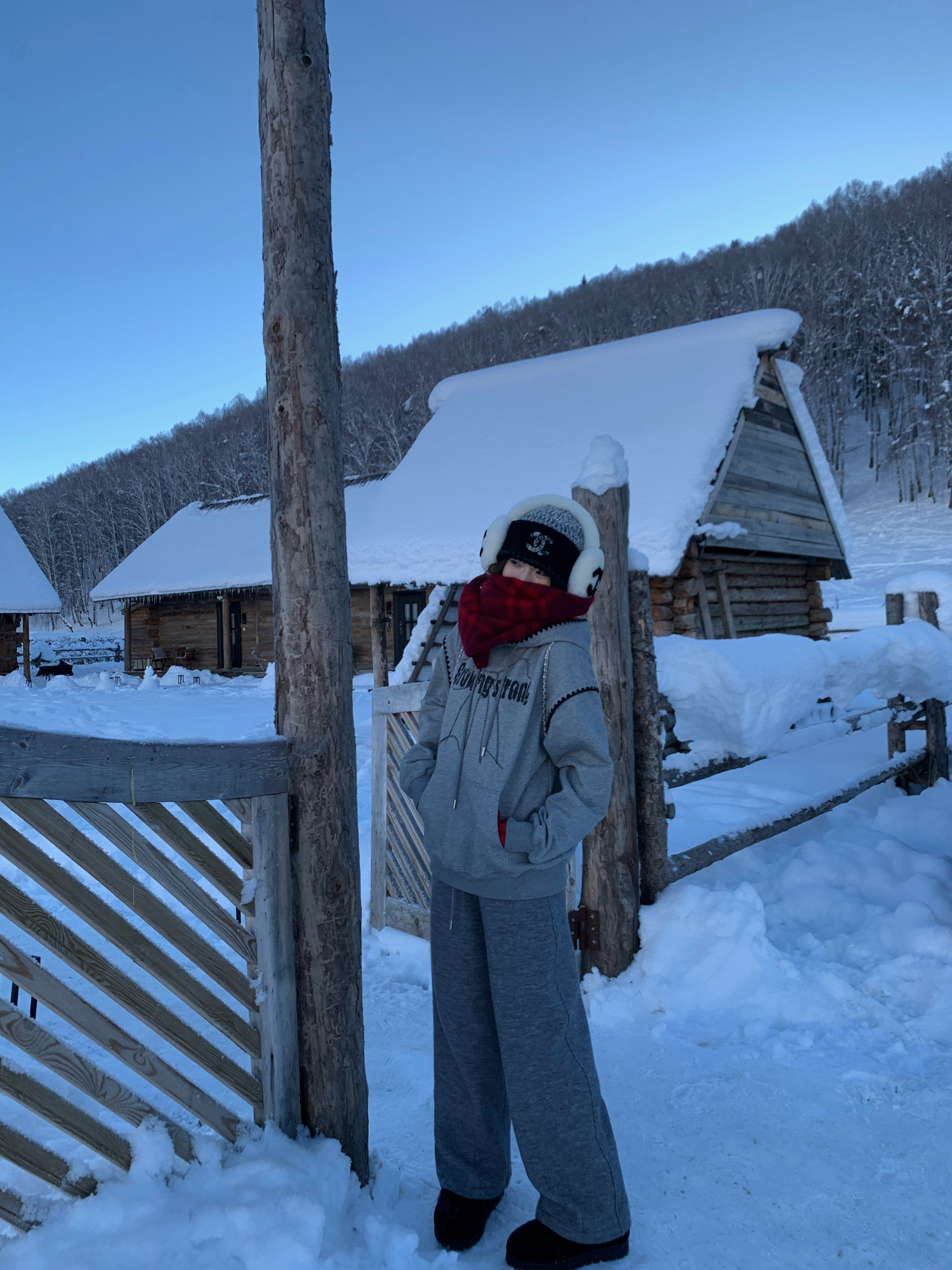 Loose Color-Blocking Crochet Edge Hoodie - Exclusive Original Design for Women, Trendy Casual Wear, Perfect for Dawn to Dusk Style Loose Color-Blocking Crochet Edge Hoodie - Exclusive Original Design for Women, Trendy Casual Wear, Perfect for Dawn to Dusk Style