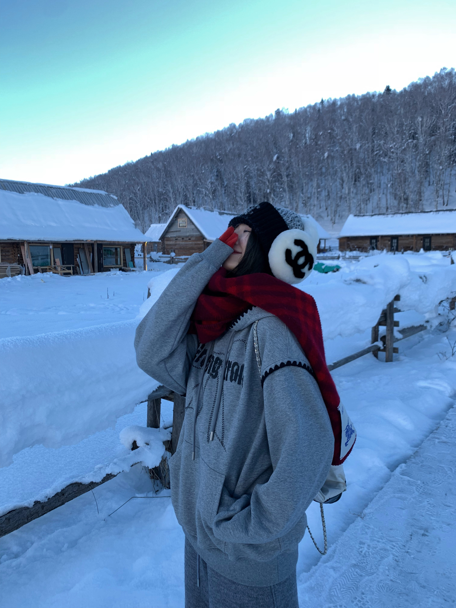 Loose Color-Blocking Crochet Edge Hoodie - Exclusive Original Design for Women, Trendy Casual Wear, Perfect for Dawn to Dusk Style Loose Color-Blocking Crochet Edge Hoodie - Exclusive Original Design for Women, Trendy Casual Wear, Perfect for Dawn to Dusk Style