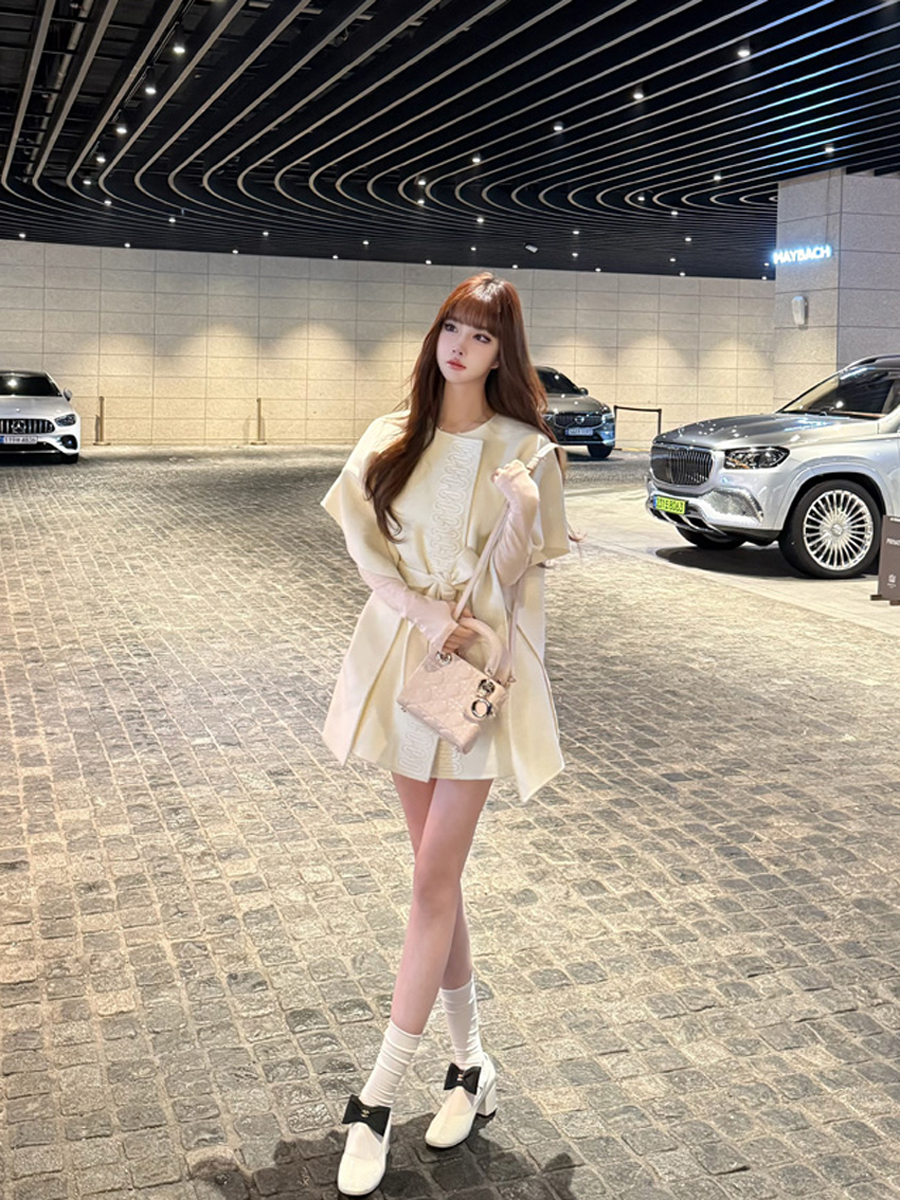 Loose Knitted Shawl Coat for Women - Spring Summer Cape, Niche Style, Lightweight Fashion Outerwear Loose Knitted Shawl Coat for Women - Spring Summer Cape, Niche Style, Lightweight Fashion Outerwear