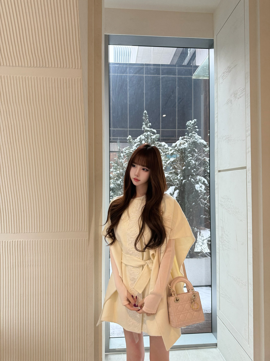 Loose Knitted Shawl Coat for Women - Spring Summer Cape, Niche Style, Lightweight Fashion Outerwear Loose Knitted Shawl Coat for Women - Spring Summer Cape, Niche Style, Lightweight Fashion Outerwear