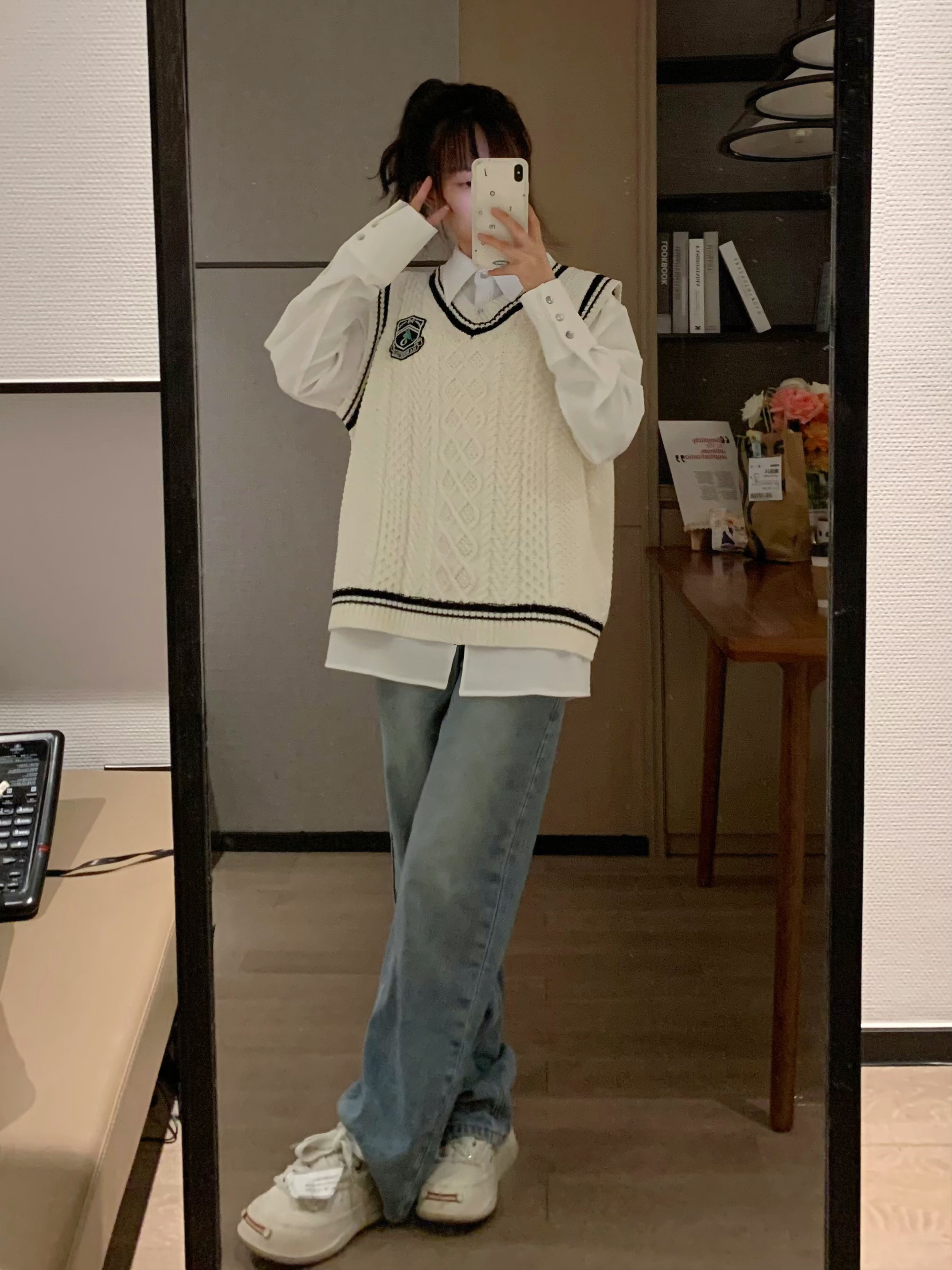 Loose Slimming Gray Knitted Vest with College Style - Sweet Early Spring Fashion for Women