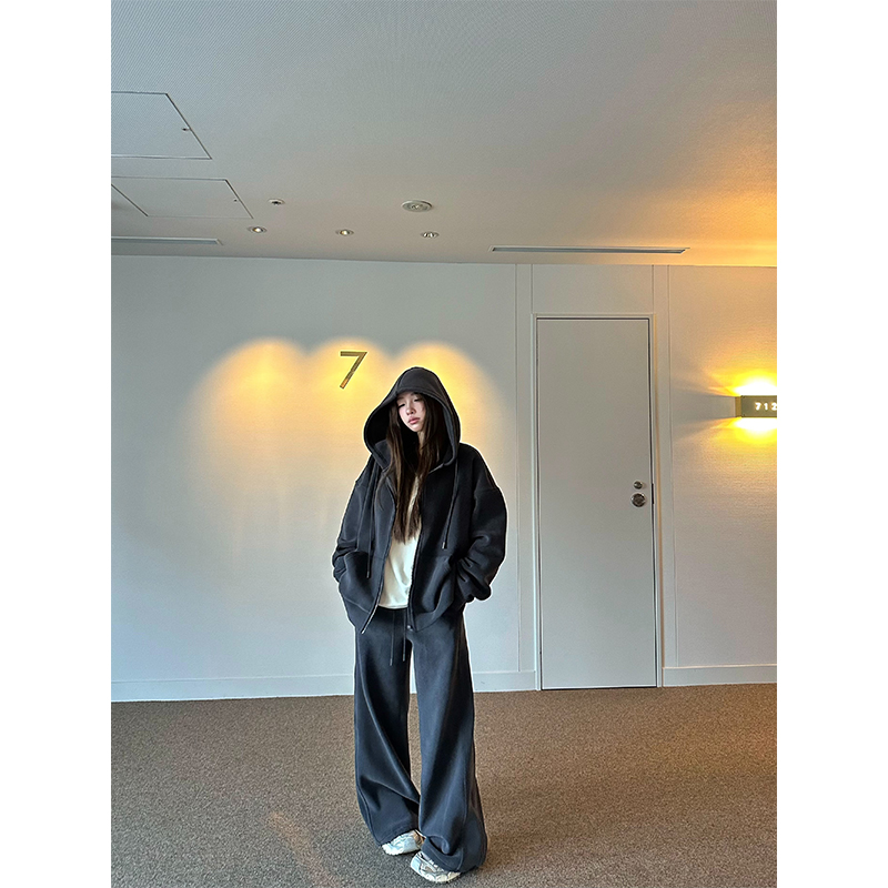 Loose Thick Hooded Cardigan Sweatshirt Jacket for Women - Retro American Casual Style for Winter Comfort Loose Thick Hooded Cardigan Sweatshirt Jacket for Women - Retro American Casual Style for Winter Comfort