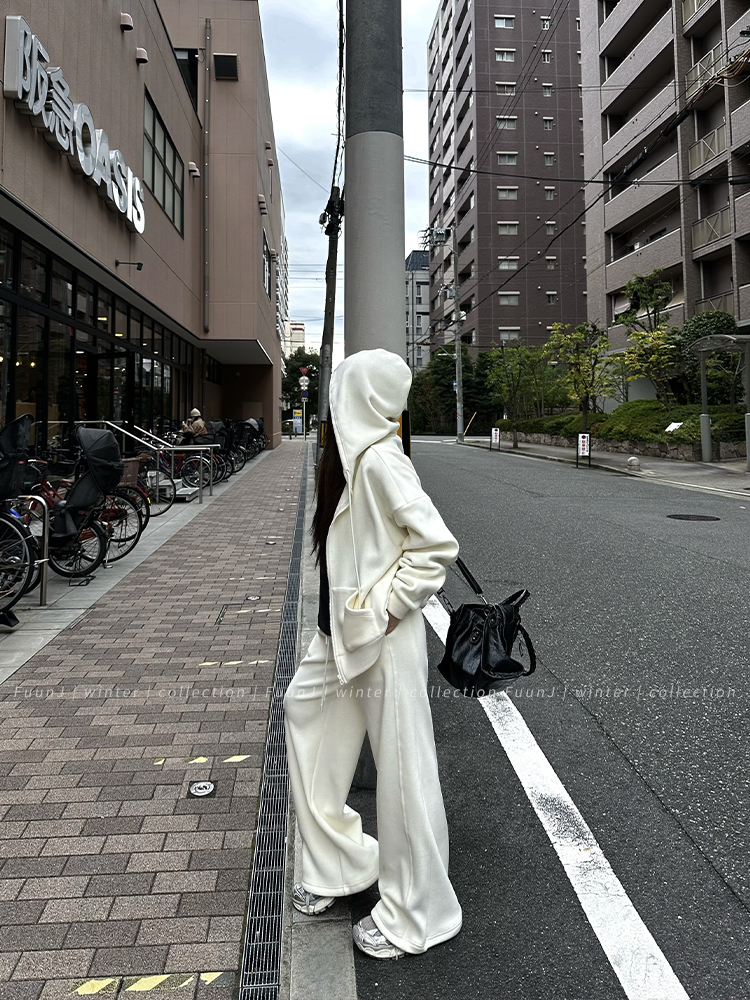 Loose Thick Hooded Cardigan Sweatshirt Jacket for Women - Retro American Casual Style for Winter Comfort Loose Thick Hooded Cardigan Sweatshirt Jacket for Women - Retro American Casual Style for Winter Comfort