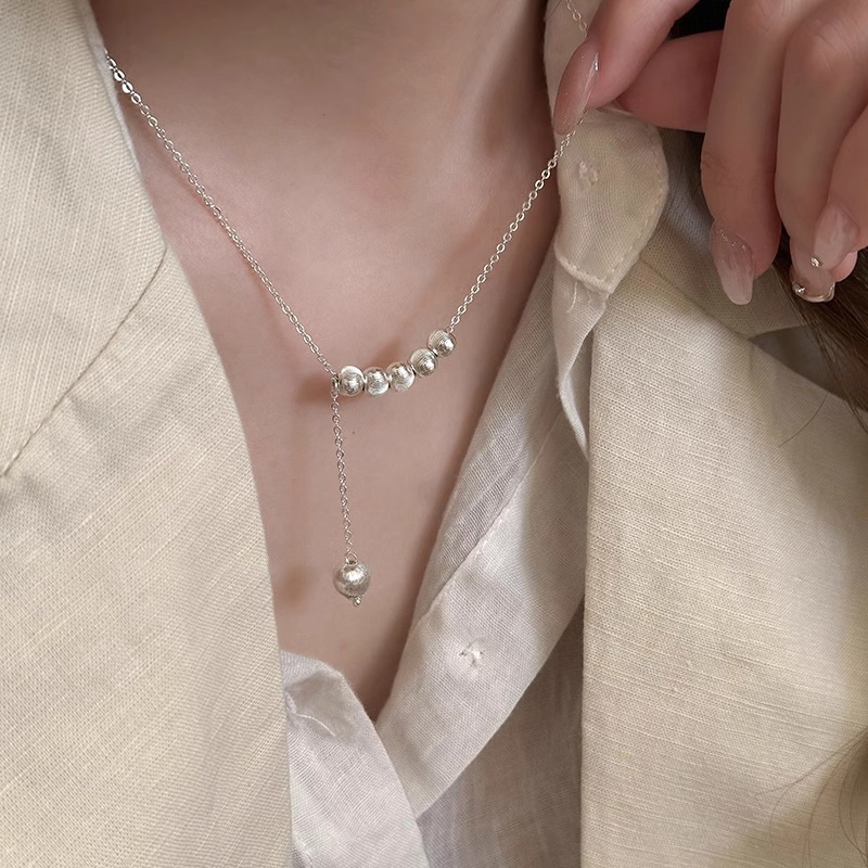 Luminous Metal Cat Eye Round Ball Necklace for Women - Clavicle Chain, Light Luxury Niche Design Neck Accessory, Trendy 2025 Style Luminous Metal Cat Eye Round Ball Necklace for Women - Clavicle Chain, Light Luxury Niche Design Neck Accessory, Trendy 2025 Style