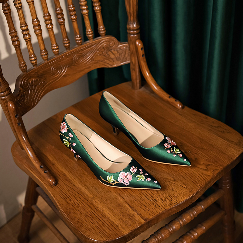 Luxury Green Chinese-Style Wedding Shoes, Embroidered Mid-Heel Qipao Shoes for Brides and Everyday Wear Luxury Green Chinese-Style Wedding Shoes, Embroidered Mid-Heel Qipao Shoes for Brides and Everyday Wear
