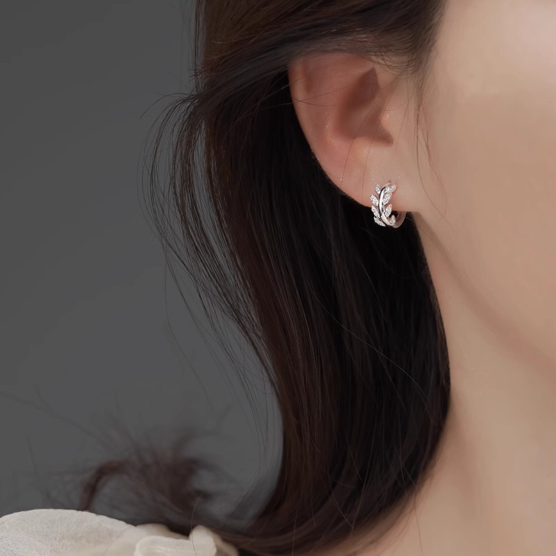Luxury Leaf Drop Earrings for Women - Exquisite Hoop Design, Elegant Fashion Jewelry, Chic Statement Accessory