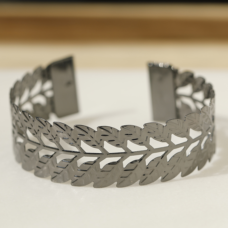 Luxury Women's Adjustable Hollow Leaf Bracelet - Smooth Shiny Bangle for Parties, Elegant Fashion Jewelry Accessory