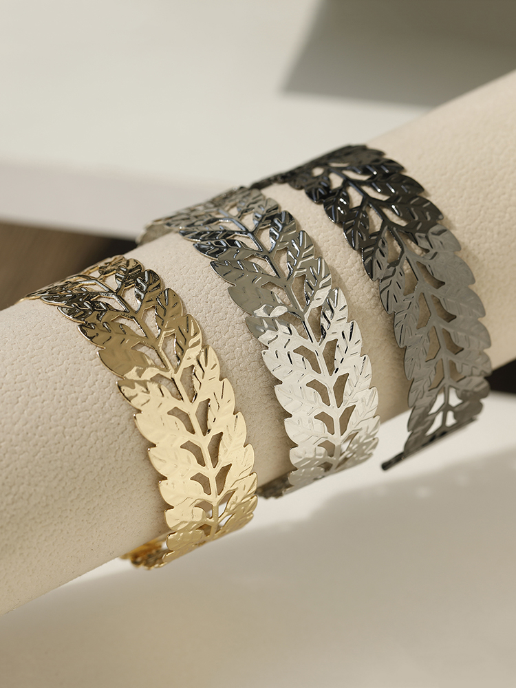 Luxury Women's Adjustable Hollow Leaf Bracelet - Smooth Shiny Bangle for Parties, Elegant Fashion Jewelry Accessory Luxury Women's Adjustable Hollow Leaf Bracelet - Smooth Shiny Bangle for Parties, Elegant Fashion Jewelry Accessory