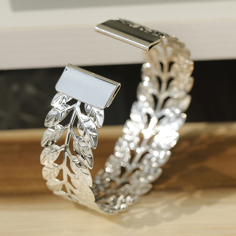 Luxury Women's Adjustable Hollow Leaf Bracelet - Smooth Shiny Bangle for Parties, Elegant Fashion Jewelry Accessory Luxury Women's Adjustable Hollow Leaf Bracelet - Smooth Shiny Bangle for Parties, Elegant Fashion Jewelry Accessory