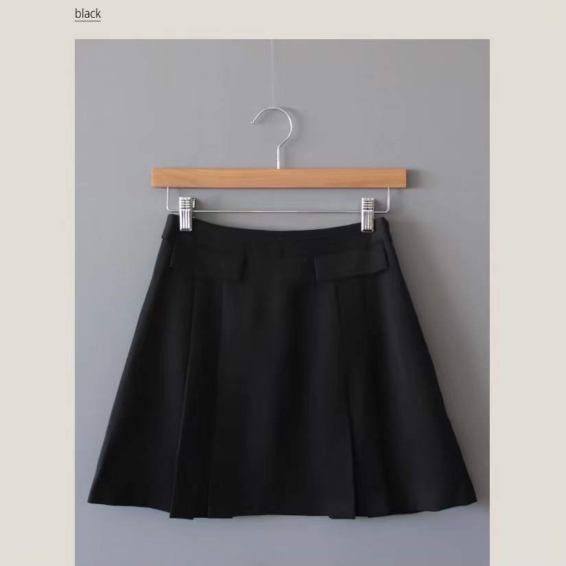 Medium Gray Pleated Skirt - Korean Style, 90s Inspired, Stylish A-Line Design, Perfect for Casual and Dressy Occasions Medium Gray Pleated Skirt - Korean Style, 90s Inspired, Stylish A-Line Design, Perfect for Casual and Dressy Occasions