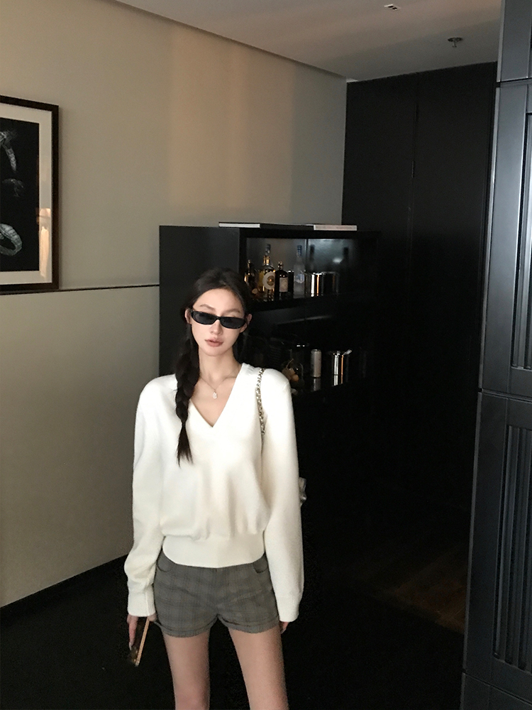 Memory Color V-neck Sweater for Women - Winter Pullover, Long Sleeve, Thick Knitted Top, Cozy High-End Style