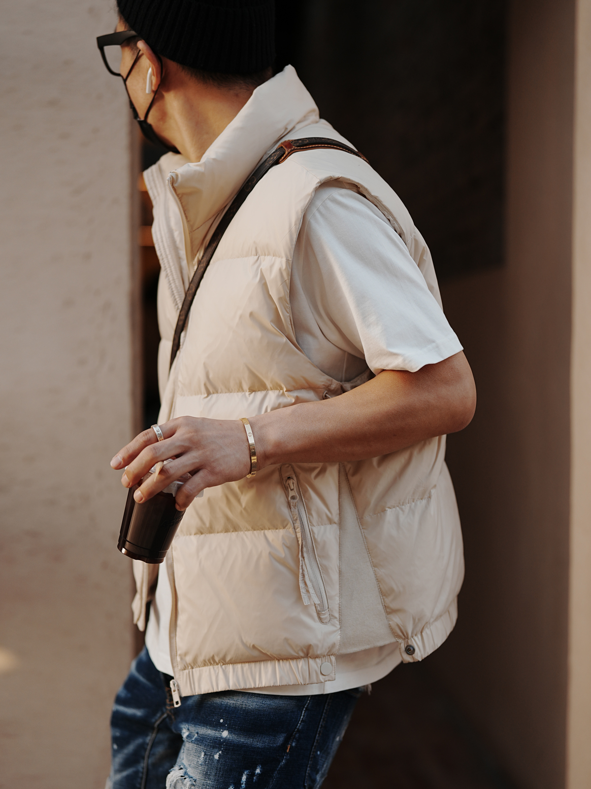 Men's American Style Solid Color Stand Collar Down Vest - Minimalist Casual Sleeveless Jacket for Autumn Winter Fashion Men's American Style Solid Color Stand Collar Down Vest - Minimalist Casual Sleeveless Jacket for Autumn Winter Fashion