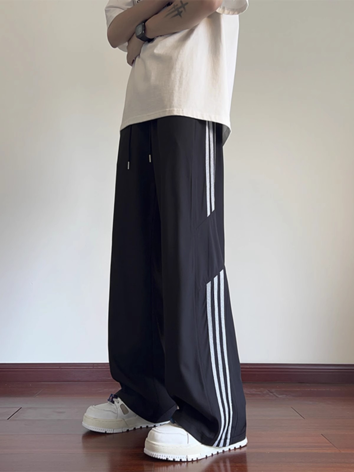 Men's American-Style Striped Wide-Leg Work Pants for Spring & Summer, Trendy High Street Casual Dance Wear, Sporty Straight-Leg Design Men's American-Style Striped Wide-Leg Work Pants for Spring & Summer, Trendy High Street Casual Dance Wear, Sporty Straight-Leg Design
