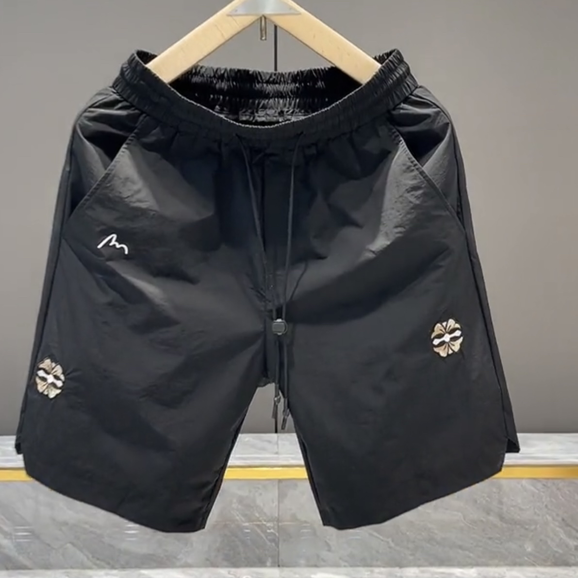 Men's Korean Style Loose-Fit Quick-Dry Breathable Five-Point Shorts - Versatile Summer Fashion Essential for 2025 Men's Korean Style Loose-Fit Quick-Dry Breathable Five-Point Shorts - Versatile Summer Fashion Essential for 2025