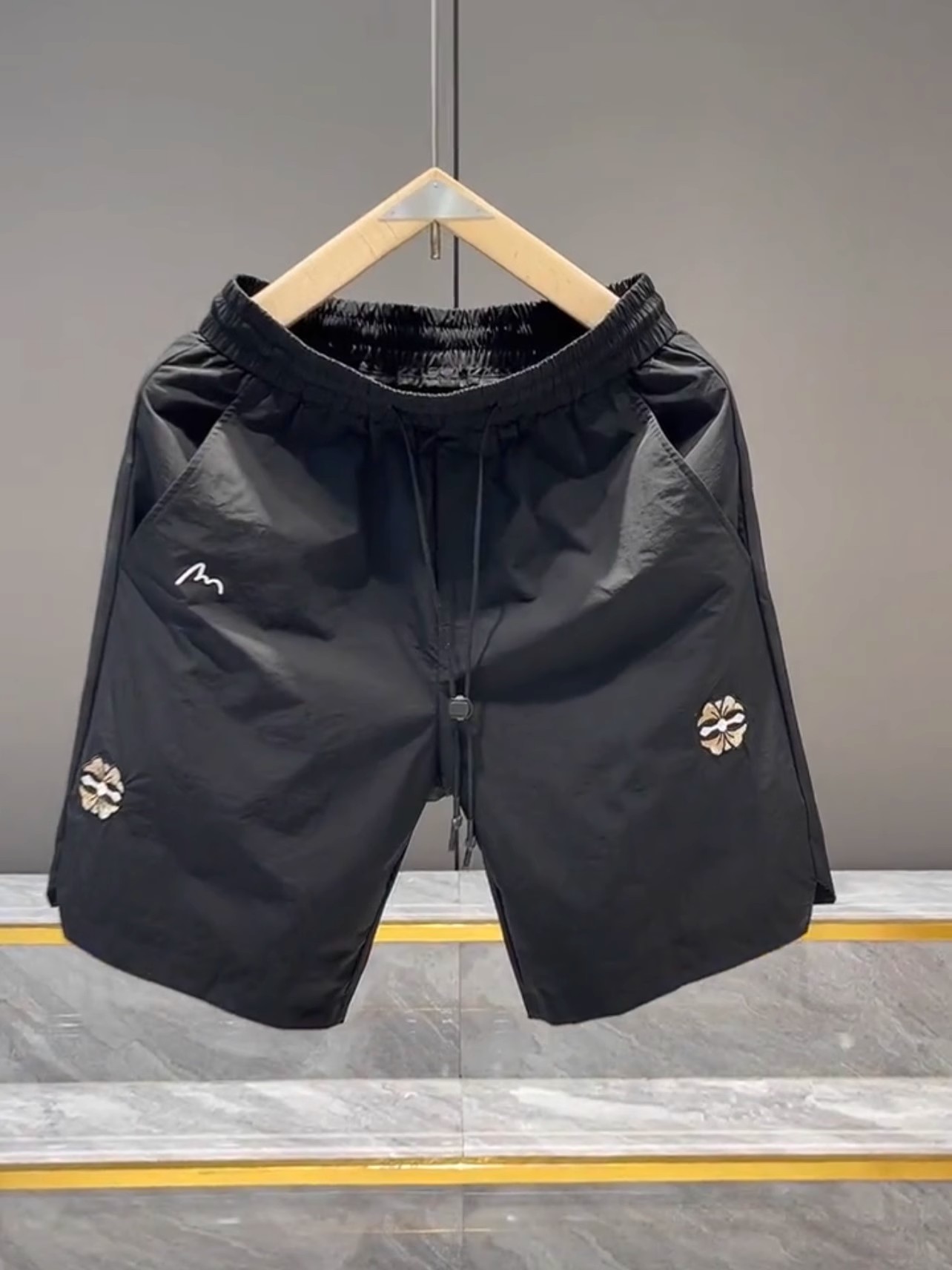 Men's Korean Style Loose-Fit Quick-Dry Breathable Five-Point Shorts - Versatile Summer Fashion Essential for 2025 Men's Korean Style Loose-Fit Quick-Dry Breathable Five-Point Shorts - Versatile Summer Fashion Essential for 2025