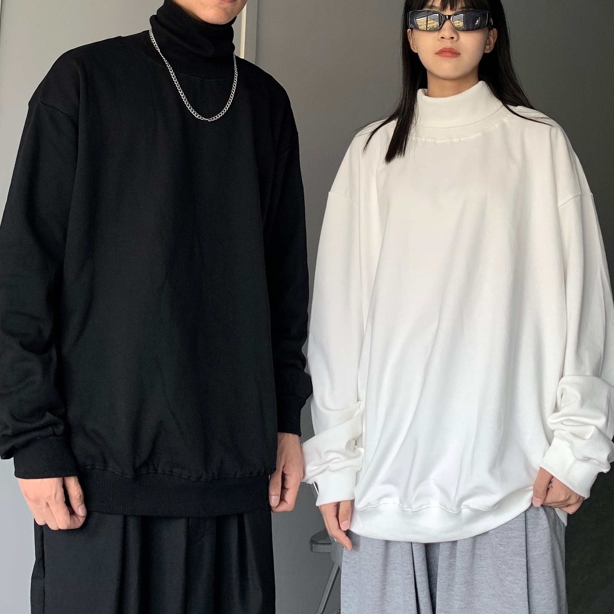 Men's Korean Style Turtleneck Long Sleeve T-Shirt - Casual Thickened Base Layer for Spring & Autumn, Versatile Solid Color, Loose Fit Men's Korean Style Turtleneck Long Sleeve T-Shirt - Casual Thickened Base Layer for Spring & Autumn, Versatile Solid Color, Loose Fit