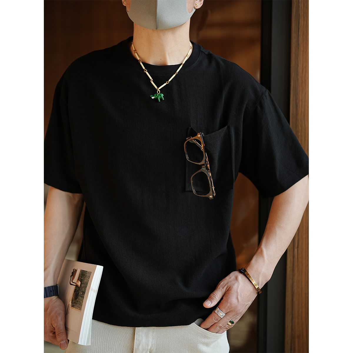 Men's Minimalist Pocket Short Sleeve T-Shirt - Solid Color Round Neck Top for Summer, Trendy Versatile Harbor Style Men's Minimalist Pocket Short Sleeve T-Shirt - Solid Color Round Neck Top for Summer, Trendy Versatile Harbor Style