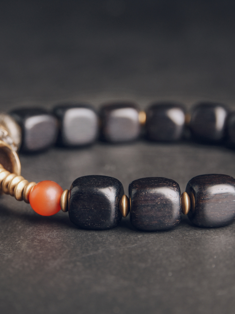 Men's Retro Ebony Bead Circle Bracelet - Trendy Niche Design for Couples, Unique Fashion Accessory Men's Retro Ebony Bead Circle Bracelet - Trendy Niche Design for Couples, Unique Fashion Accessory