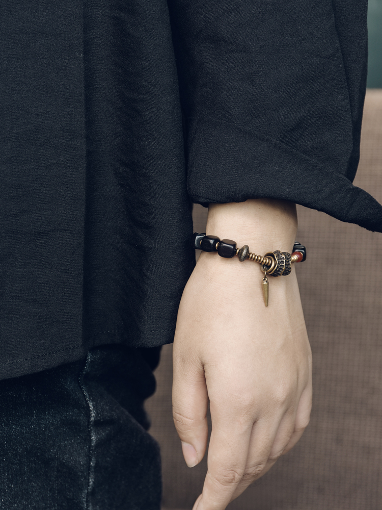 Men's Retro Ebony Bead Circle Bracelet - Trendy Niche Design for Couples, Unique Fashion Accessory Men's Retro Ebony Bead Circle Bracelet - Trendy Niche Design for Couples, Unique Fashion Accessory