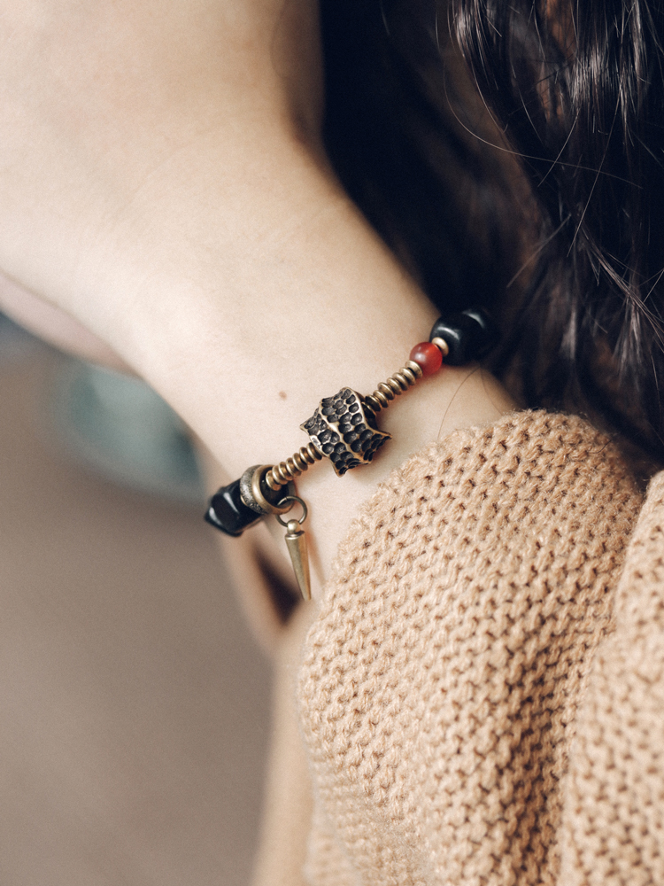 Men's Retro Ebony Bead Circle Bracelet - Trendy Niche Design for Couples, Unique Fashion Accessory