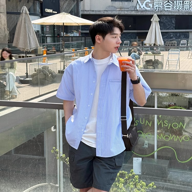 Men's Short-Sleeve Casual Shirt - Trendy Summer Jacket in Loose Fit, Stylish Hong Kong Design for Effortless Fashion