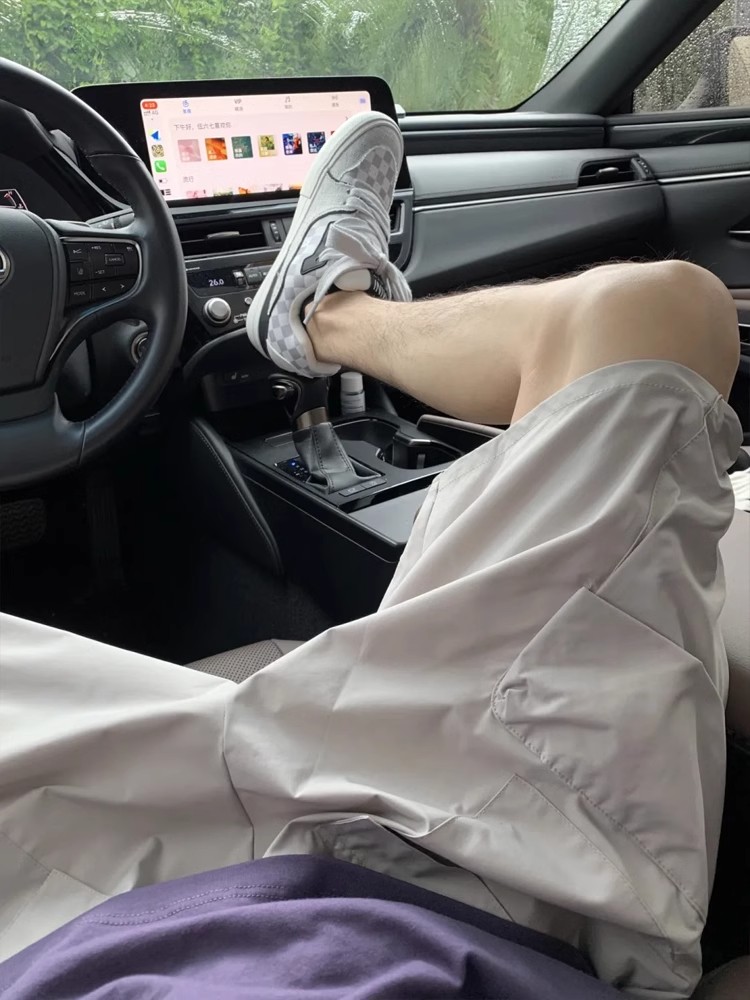 Men's Summer Thin Ice Silk Casual Shorts, Loose Trendy Beach Pants with Functional Pleats, American Style Five-Point Shorts for Warm Weather