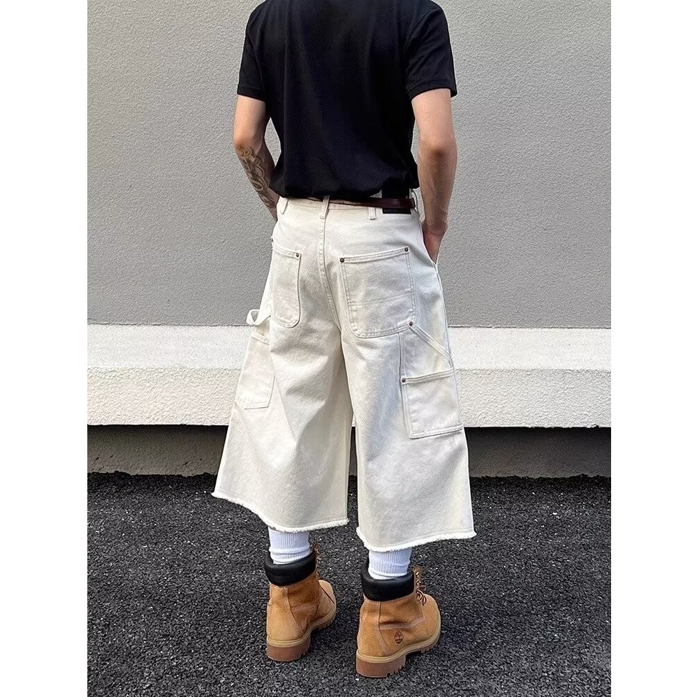 Men's Unisex White Cargo Cropped Pants - American Retro Studded Patchwork High Street Denim Shorts, Deconstructed Design Men's Unisex White Cargo Cropped Pants - American Retro Studded Patchwork High Street Denim Shorts, Deconstructed Design