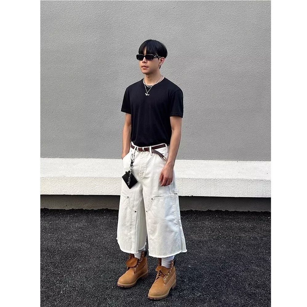 Men's Unisex White Cargo Cropped Pants - American Retro Studded Patchwork High Street Denim Shorts, Deconstructed Design Men's Unisex White Cargo Cropped Pants - American Retro Studded Patchwork High Street Denim Shorts, Deconstructed Design