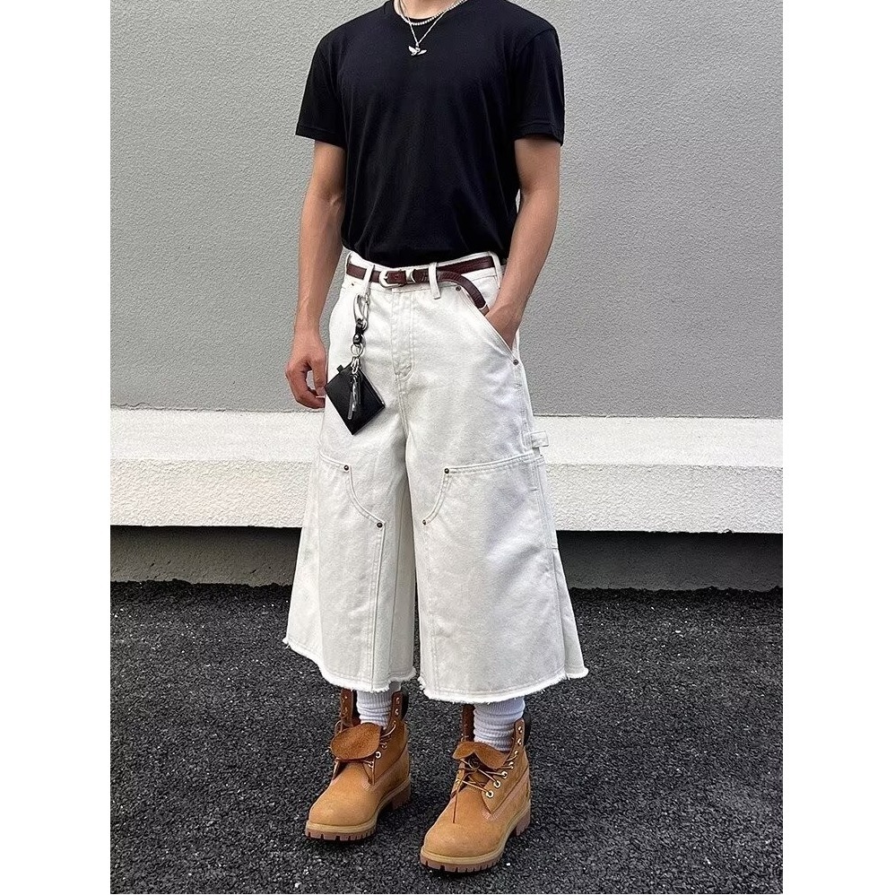 Men's Unisex White Cargo Cropped Pants - American Retro Studded Patchwork High Street Denim Shorts, Deconstructed Design Men's Unisex White Cargo Cropped Pants - American Retro Studded Patchwork High Street Denim Shorts, Deconstructed Design