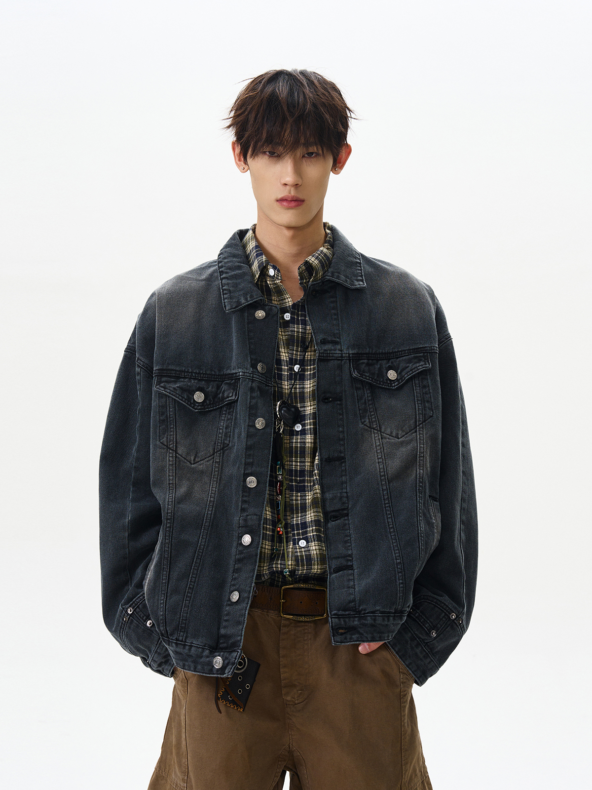 Men's Vintage Distressed Reverse Denim Jacket - American Retro Style with Multiple Pockets, Casual Workwear Men's Vintage Distressed Reverse Denim Jacket - American Retro Style with Multiple Pockets, Casual Workwear
