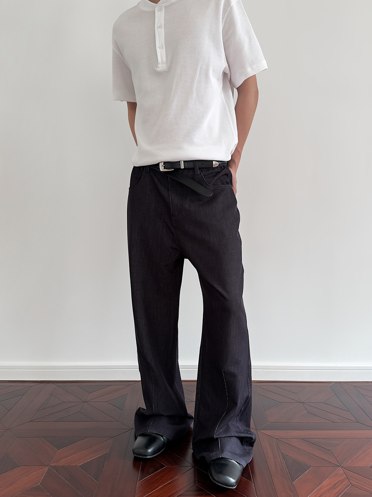 Men's Vintage Inspired Clean Fit Drape Denim Pants - Trendy Straight Leg Slightly Flared Slimming Trousers for a Timeless Look Men's Vintage Inspired Clean Fit Drape Denim Pants - Trendy Straight Leg Slightly Flared Slimming Trousers for a Timeless Look