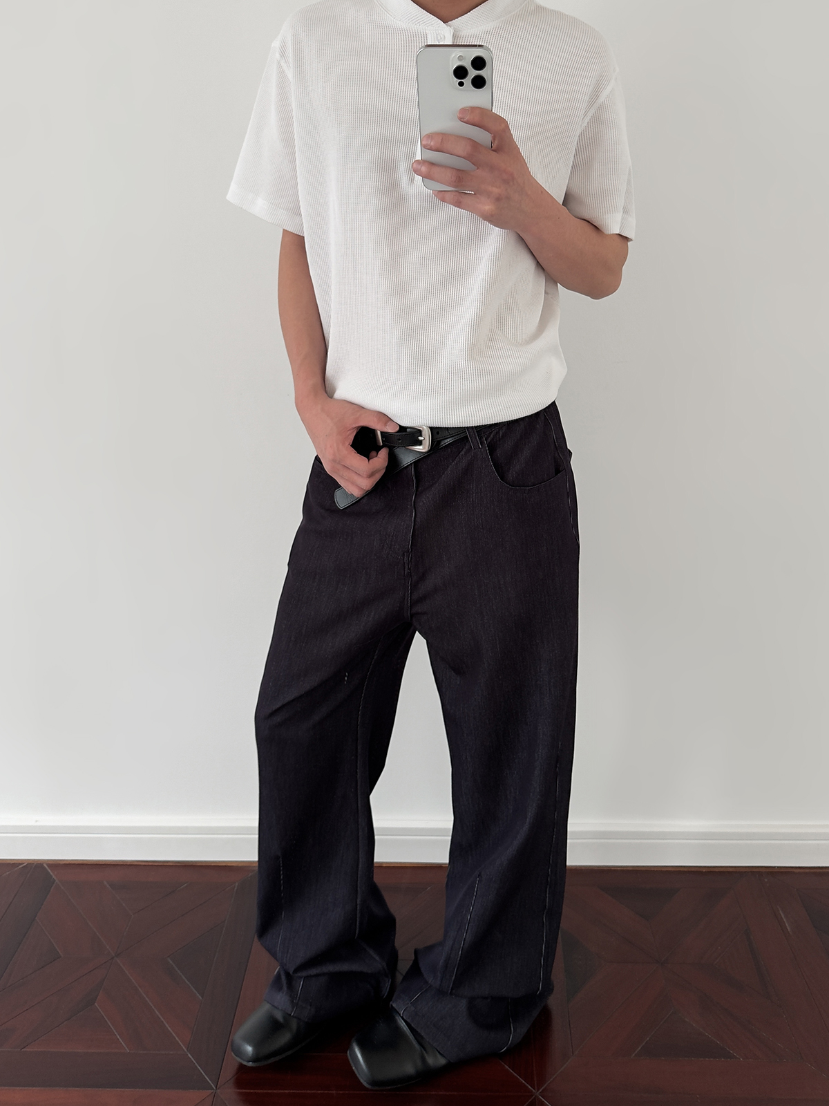 Men's Vintage Inspired Clean Fit Drape Denim Pants - Trendy Straight Leg Slightly Flared Slimming Trousers for a Timeless Look Men's Vintage Inspired Clean Fit Drape Denim Pants - Trendy Straight Leg Slightly Flared Slimming Trousers for a Timeless Look