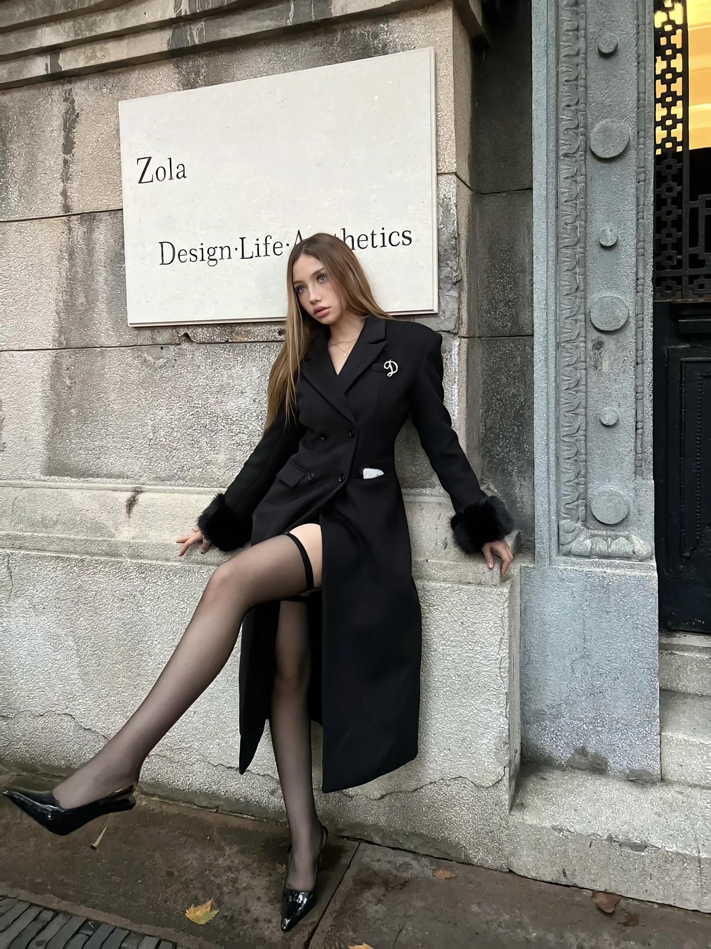 Mid-Length Hourglass Waist Woolen Coat for Autumn and Winter - Blackened C-Position Design for a Chic Look
