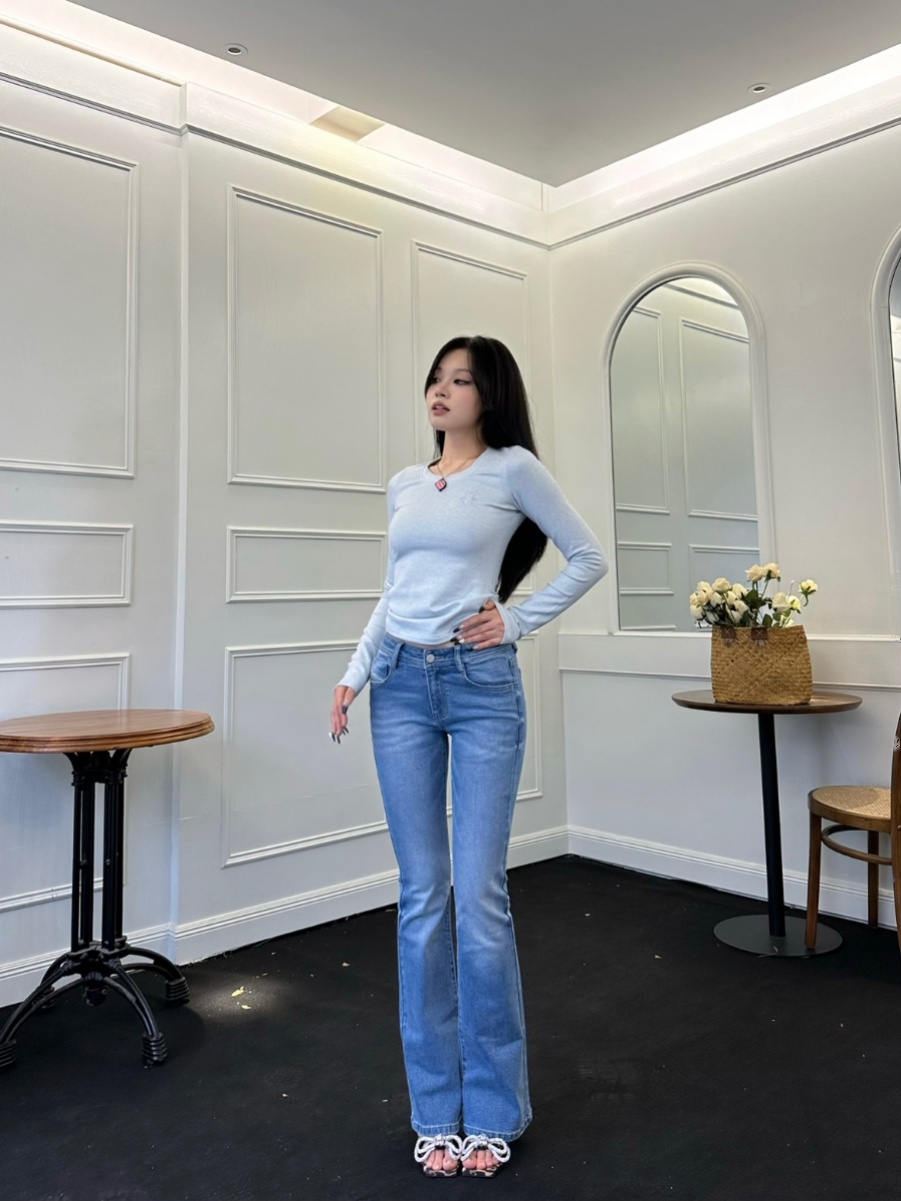 Mid-Rise Flared Jeans with Comic Leg Design in Fresh Water Blue - Slimming Fit, Trendy 90s Style