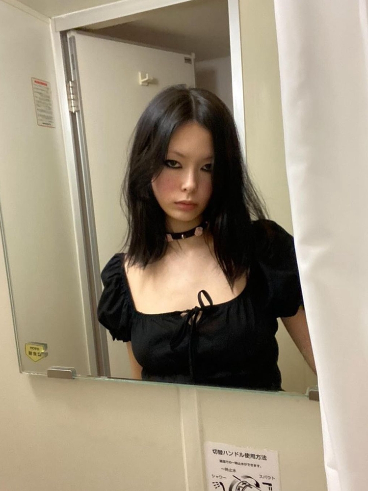 Millennial Spicy Girl Rivet Rose Choker Leather Collar - Rock Punk Heavy-Duty Clavicle Chain, Korean Niche Design Millennial Spicy Girl Rivet Rose Choker Leather Collar - Rock Punk Heavy-Duty Clavicle Chain, Korean Niche Design