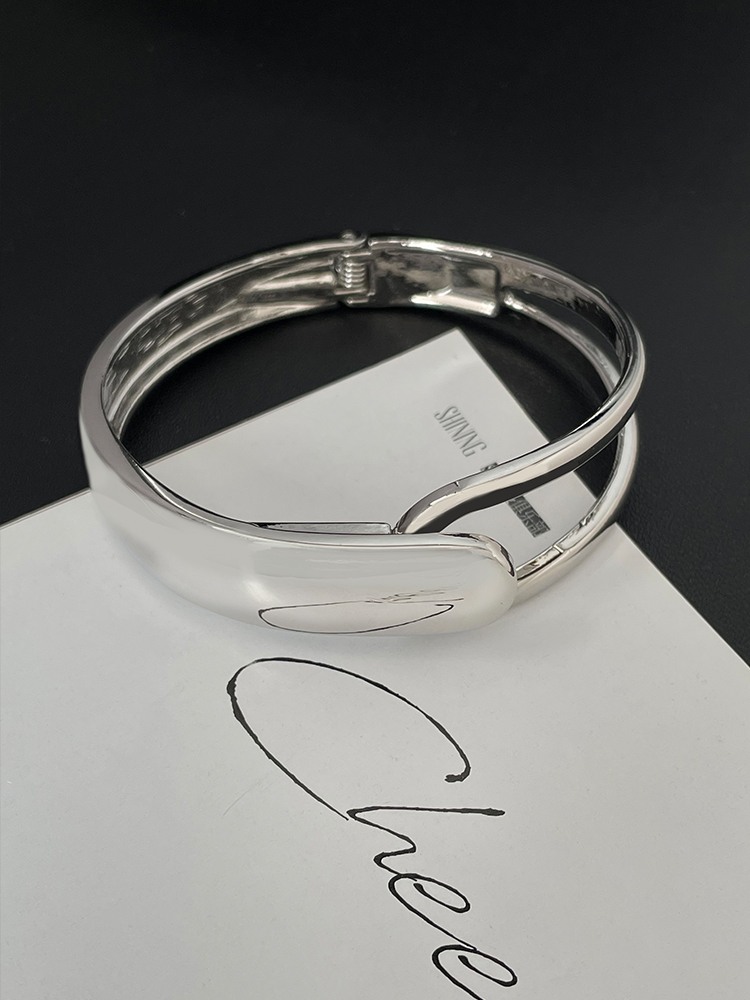 Minimalist Alloy Open Bangle for Women - Simple Versatile Jewelry Accessory for Summer Outfits - Chic High-End Style Minimalist Alloy Open Bangle for Women - Simple Versatile Jewelry Accessory for Summer Outfits - Chic High-End Style