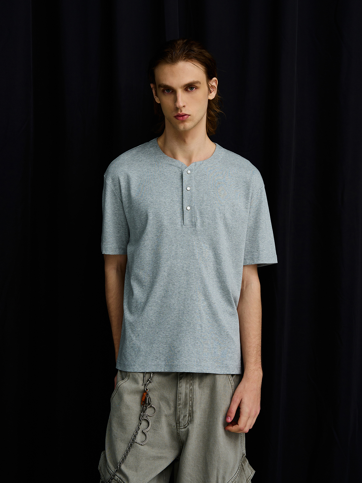 Minimalist American Style Henley Short Sleeve T-Shirt - Versatile Unisex Basic Tee for Summer, Clean Fit, High Sensitivity Minimalist American Style Henley Short Sleeve T-Shirt - Versatile Unisex Basic Tee for Summer, Clean Fit, High Sensitivity