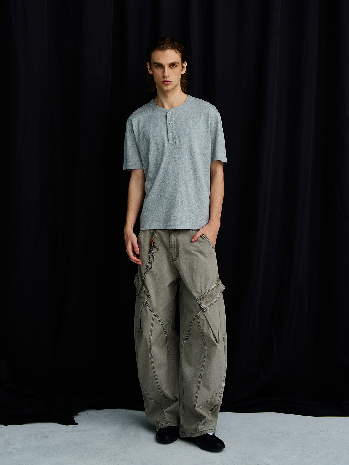 Minimalist American Style Henley Short Sleeve T-Shirt - Versatile Unisex Basic Tee for Summer, Clean Fit, High Sensitivity Minimalist American Style Henley Short Sleeve T-Shirt - Versatile Unisex Basic Tee for Summer, Clean Fit, High Sensitivity