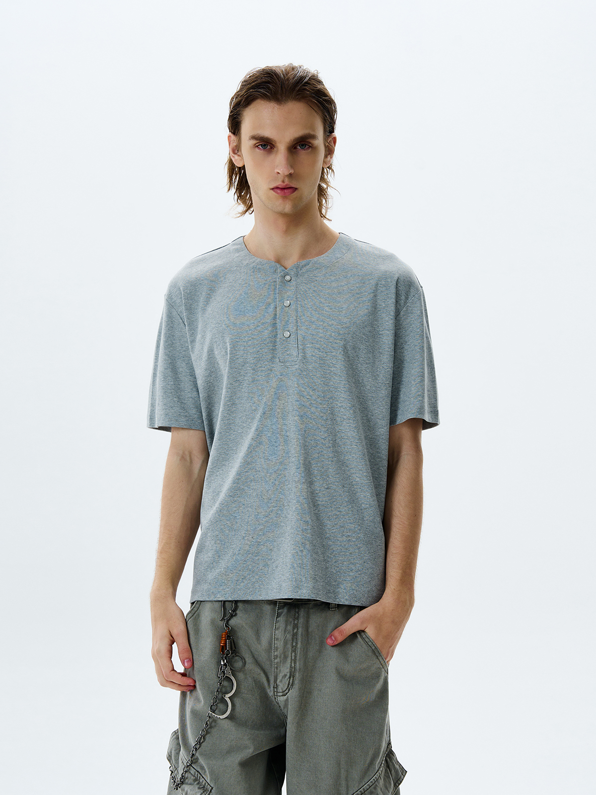 Minimalist American Style Henley Short Sleeve T-Shirt - Versatile Unisex Basic Tee for Summer, Clean Fit, High Sensitivity Minimalist American Style Henley Short Sleeve T-Shirt - Versatile Unisex Basic Tee for Summer, Clean Fit, High Sensitivity