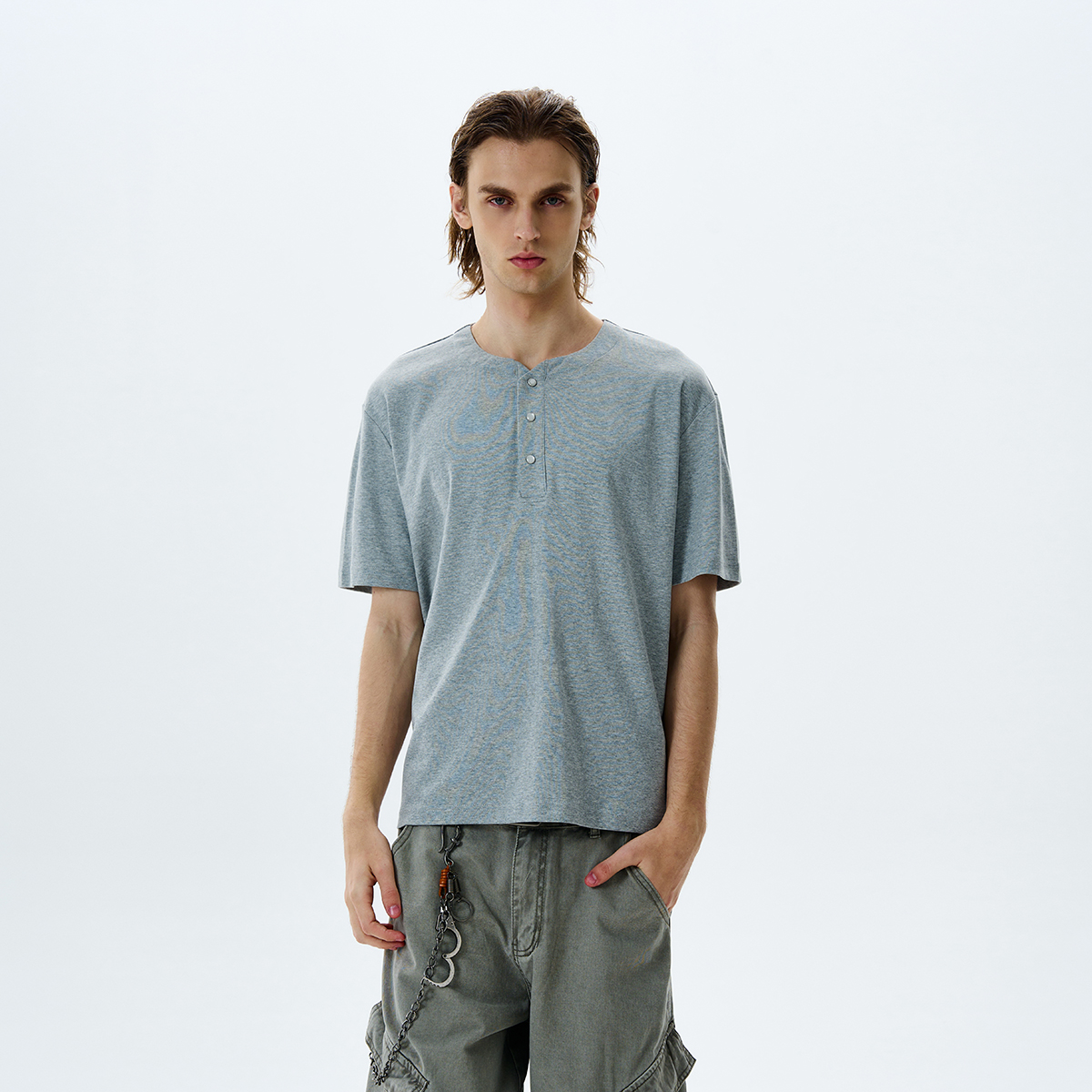 Minimalist American Style Henley Short Sleeve T-Shirt - Versatile Unisex Basic Tee for Summer, Clean Fit, High Sensitivity