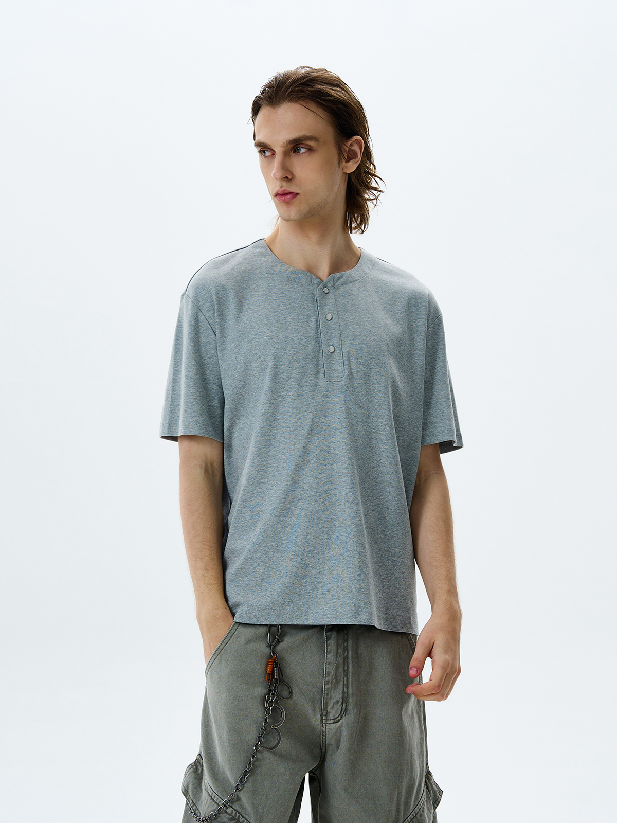 Minimalist American Style Henley Short Sleeve T-Shirt - Versatile Unisex Basic Tee for Summer, Clean Fit, High Sensitivity Minimalist American Style Henley Short Sleeve T-Shirt - Versatile Unisex Basic Tee for Summer, Clean Fit, High Sensitivity