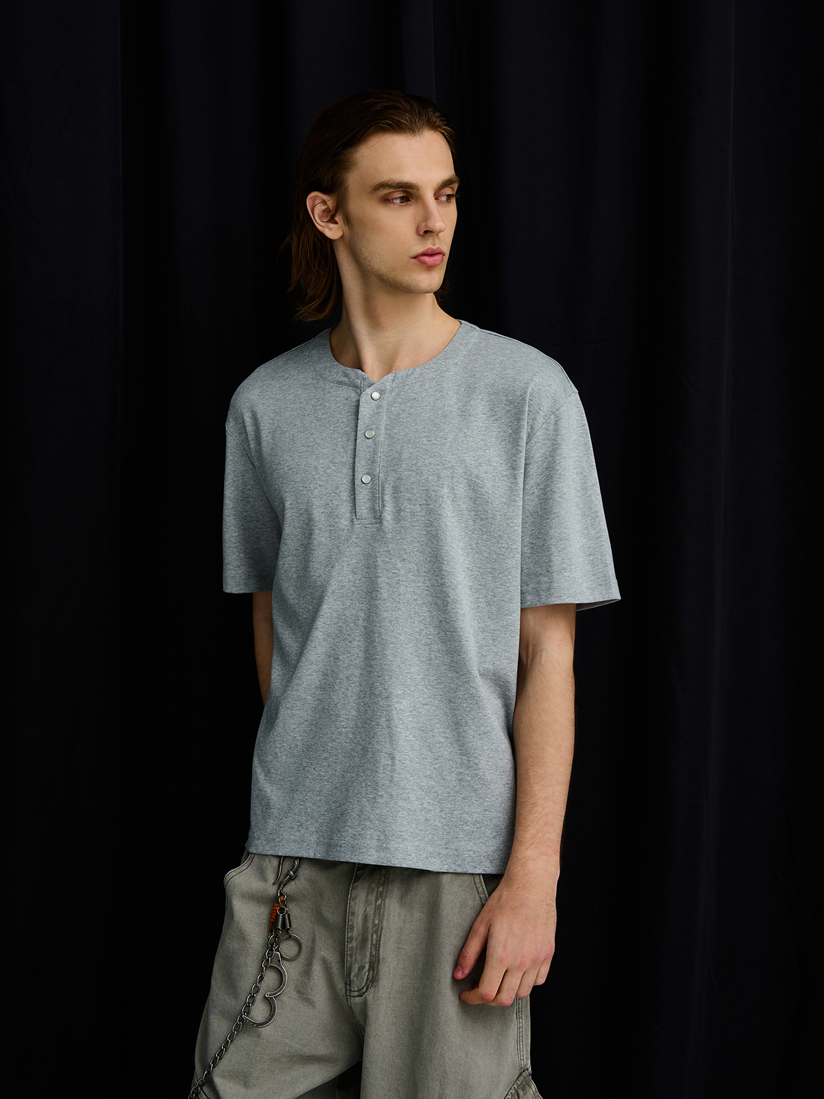 Minimalist American Style Henley Short Sleeve T-Shirt - Versatile Unisex Basic Tee for Summer, Clean Fit, High Sensitivity Minimalist American Style Henley Short Sleeve T-Shirt - Versatile Unisex Basic Tee for Summer, Clean Fit, High Sensitivity