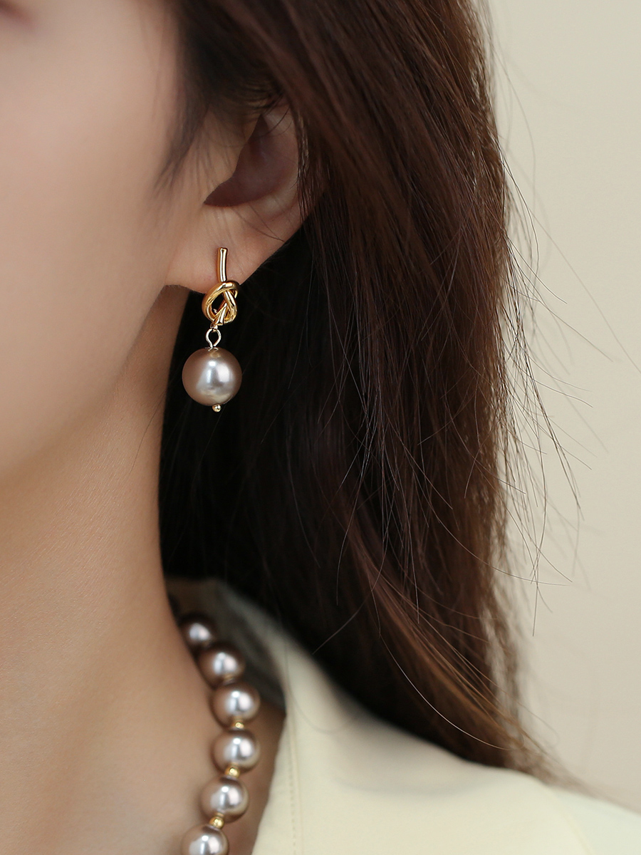 Minimalist Artificial Pearl Necklace and Earring Set for Women - Versatile High-End Clavicle Chain Accessories Minimalist Artificial Pearl Necklace and Earring Set for Women - Versatile High-End Clavicle Chain Accessories