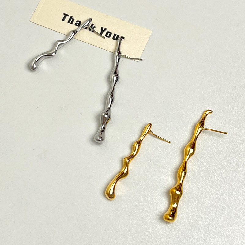 Minimalist Asymmetric Wave Curve Long Earrings for Women - Unique Metal Exaggerated Studs in Cold Style Minimalist Asymmetric Wave Curve Long Earrings for Women - Unique Metal Exaggerated Studs in Cold Style