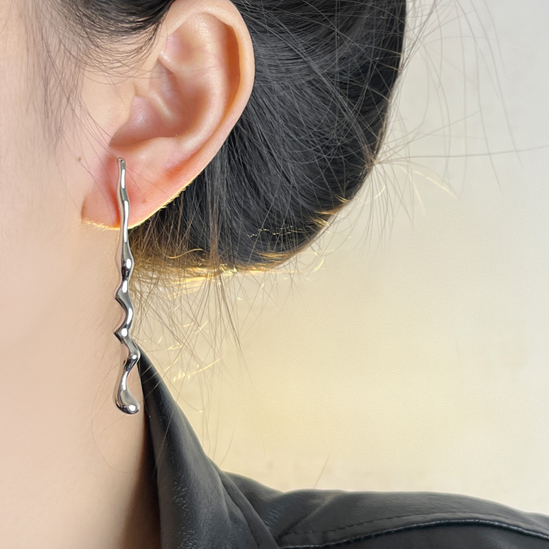 Minimalist Asymmetric Wave Curve Long Earrings for Women - Unique Metal Exaggerated Studs in Cold Style Minimalist Asymmetric Wave Curve Long Earrings for Women - Unique Metal Exaggerated Studs in Cold Style